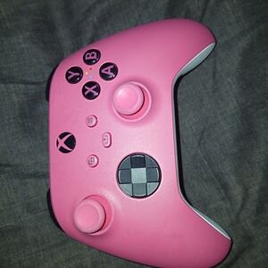 Pink Wireless Gaming Controller for Enhanced Play
